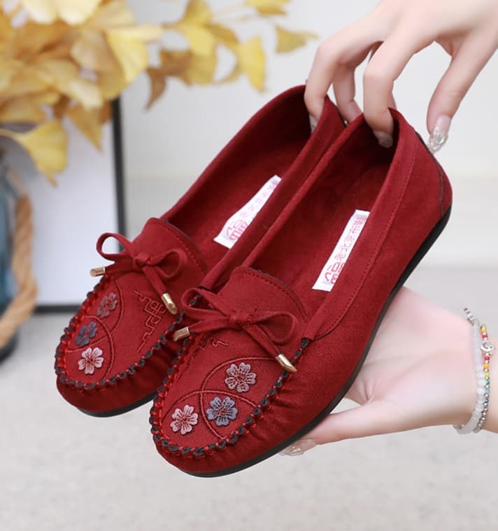 ドライビングシューズ ローファー 花刺繍入り やわらか履き心地 モカシン