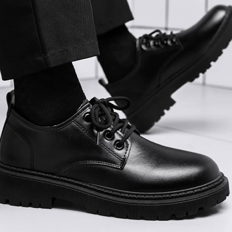 ドライビングシューズ 重厚感と安定感を兼ね備えた大人のドライビングシューズ