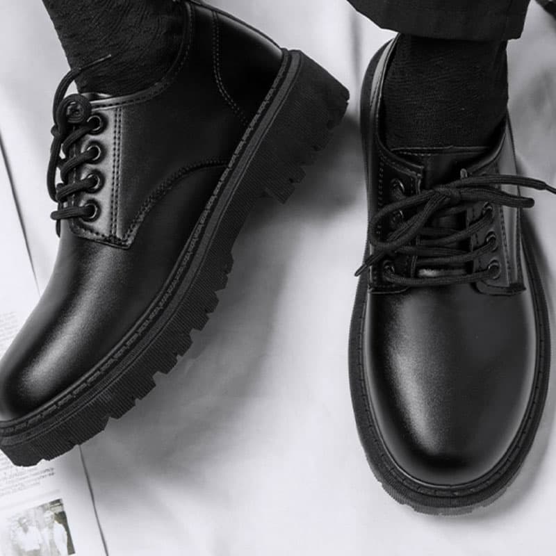 ドライビングシューズ 重厚感と安定感を兼ね備えた大人のドライビングシューズ