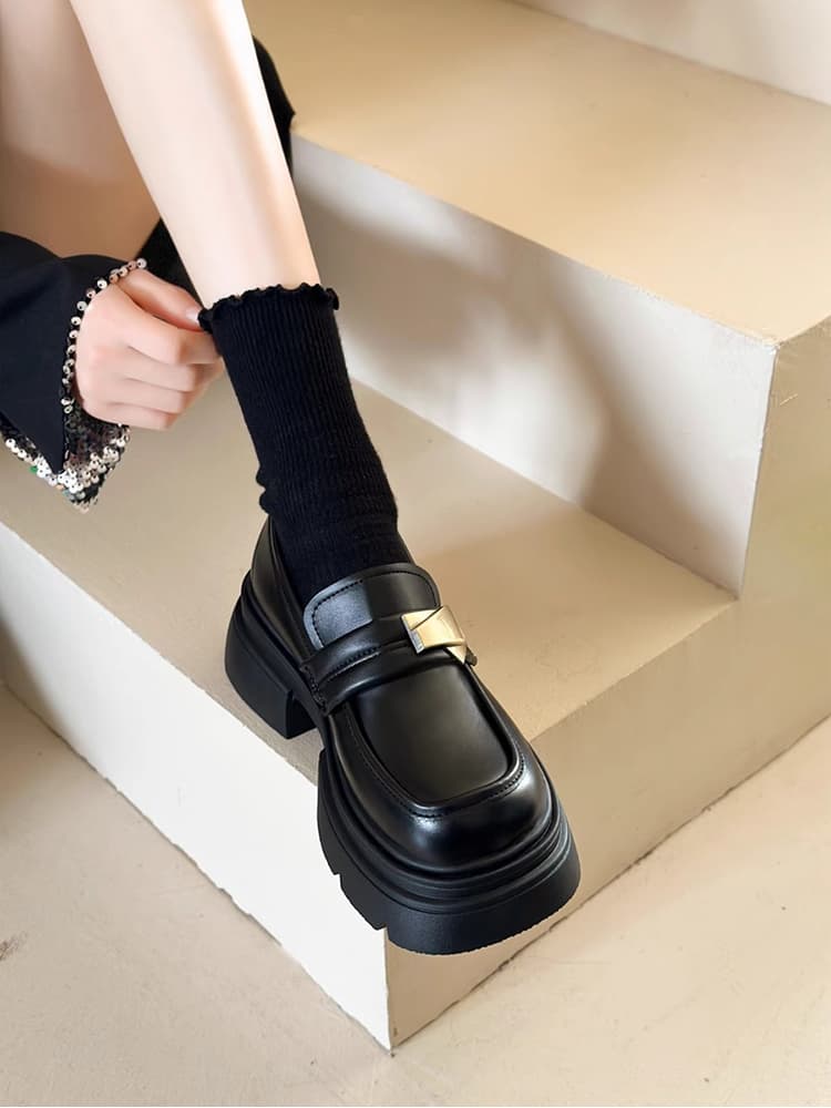 ドライビングシューズ 上質厚底金具飾りドライビングシューズ